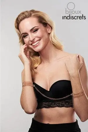 Menottes De Mailles Bijou érotique Métalliques Dorées - Bijoux Indiscrets 1 Menottes De Mailles Bijou érotique Métalliques Dorées - Bijoux Indiscrets